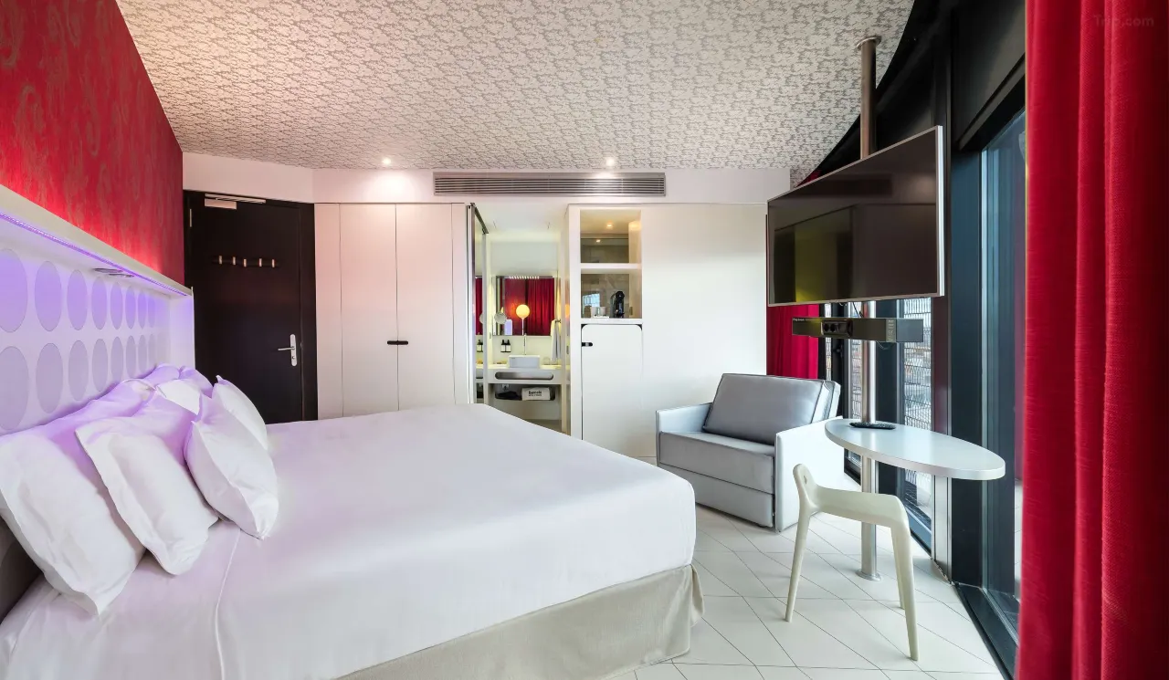 Connecting Rooms — Trip.com listing photograph